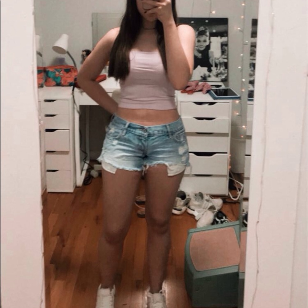 hollister shortie shorts light wash with rips